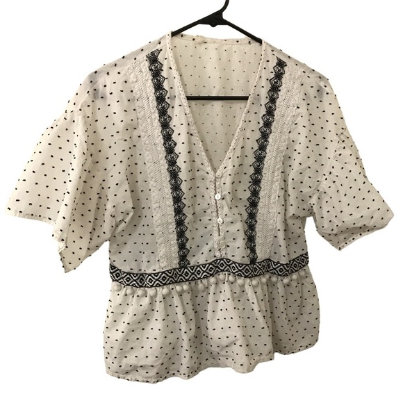 Ellison Tops - 3/$15 Ellison white and black textured dot short sleeve peplum crop top size L